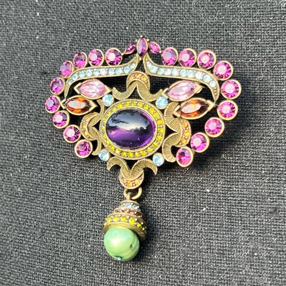 Heidi Daus Elaborate Victorian Brooch - Picture 7 of 7